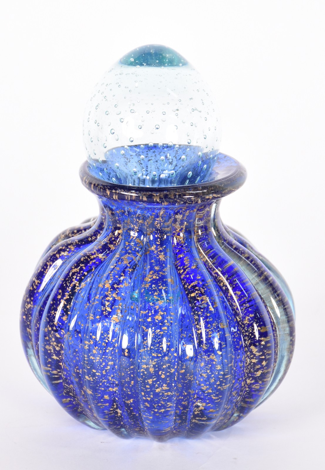 Garrafa de vidro decorativo em gomos na cor azul com tampa. - foto 1 de 4