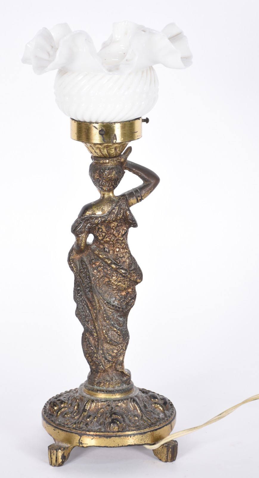 Luminária com base de petit bronze representando figura feminina. - foto 2 de 4