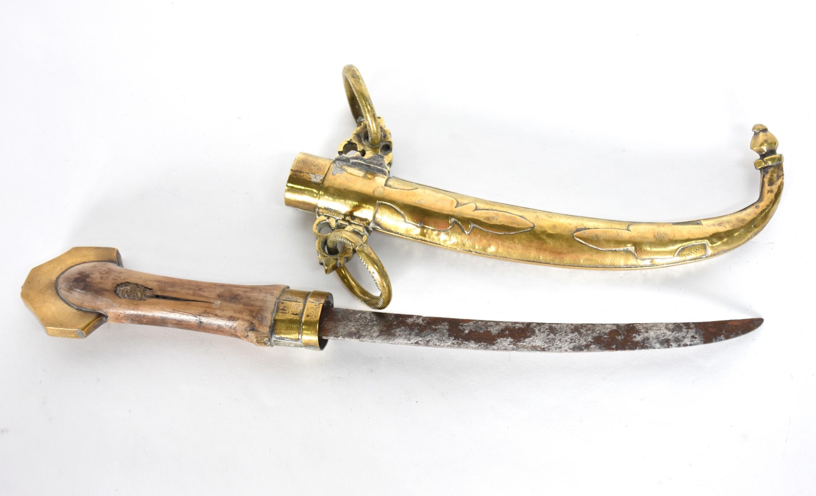 Adaga oriental com fina "casca" de prata e detalhes em metal dourado... - foto 3 de 5