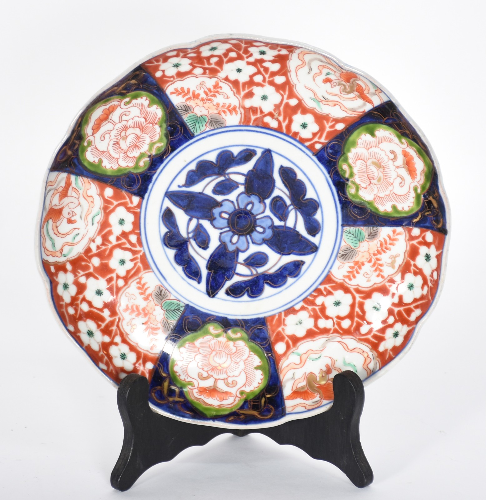 Prato de porcelana Imari. - foto 1 de 2