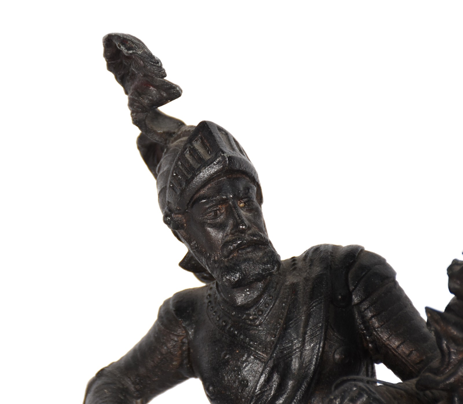 Escultura de petit bronze representando guerreiro, com rachado no pé... - foto 2 de 6