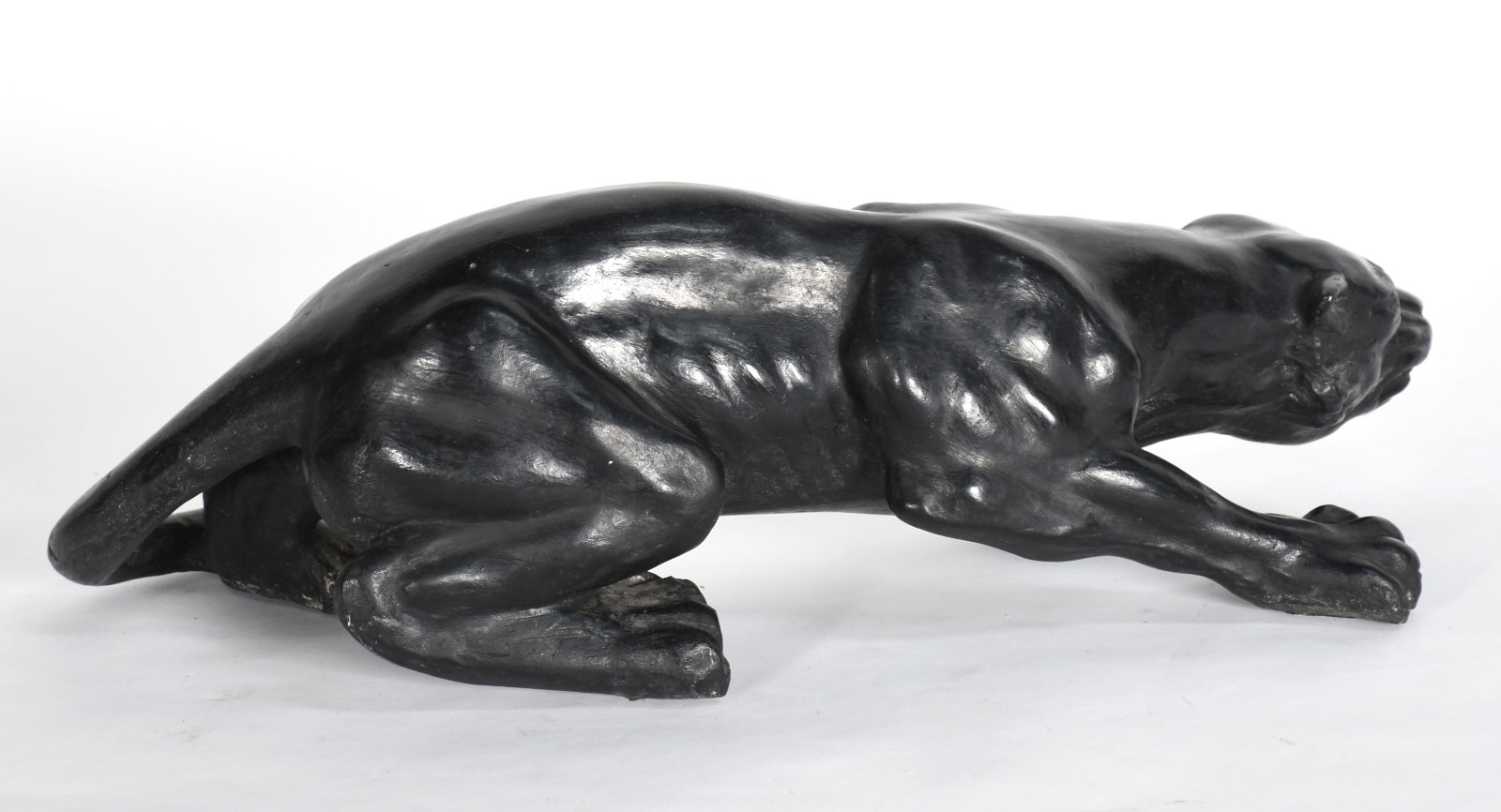 Escultura de material sintético representando felino. - foto 4 de 5