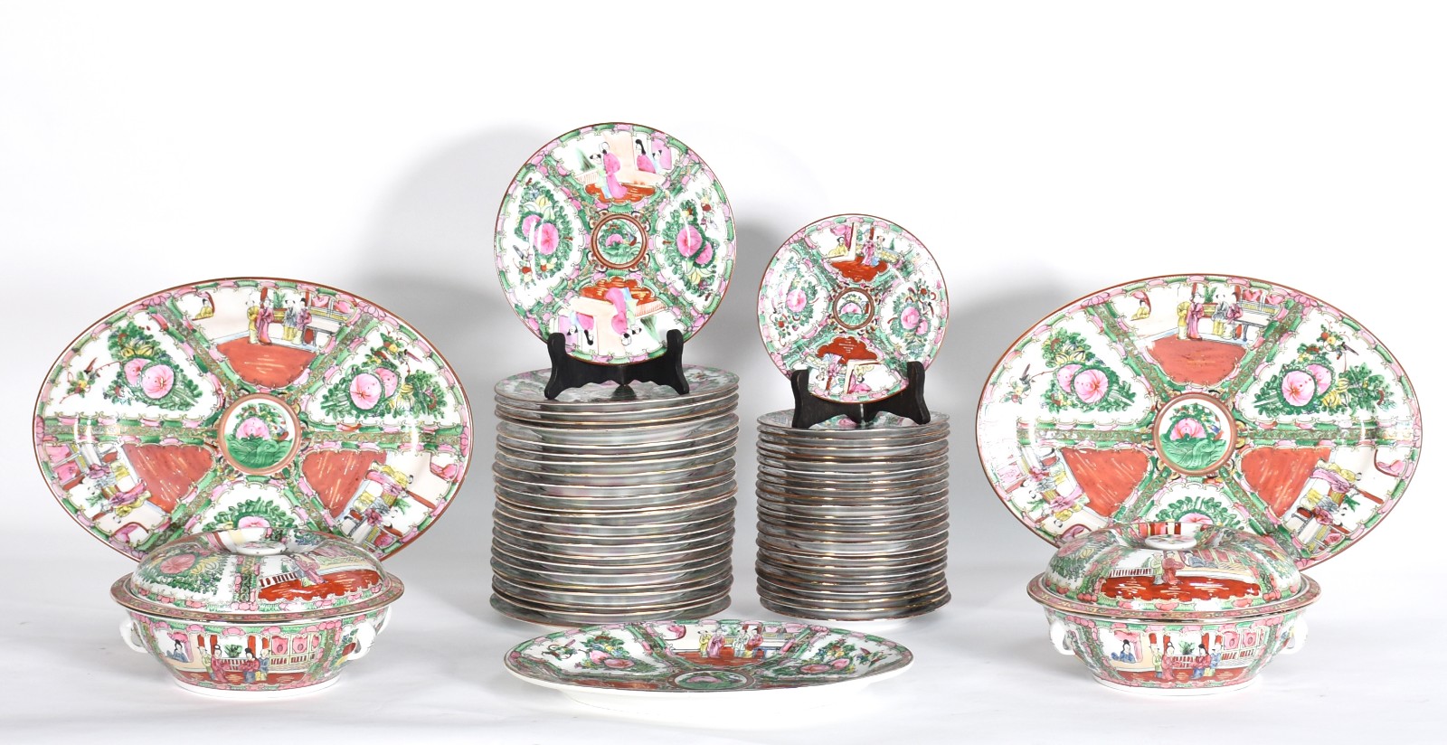 Serviço de porcelana oriental composto de: 12 pratos rasos, 12 pratos... - foto 1 de 8