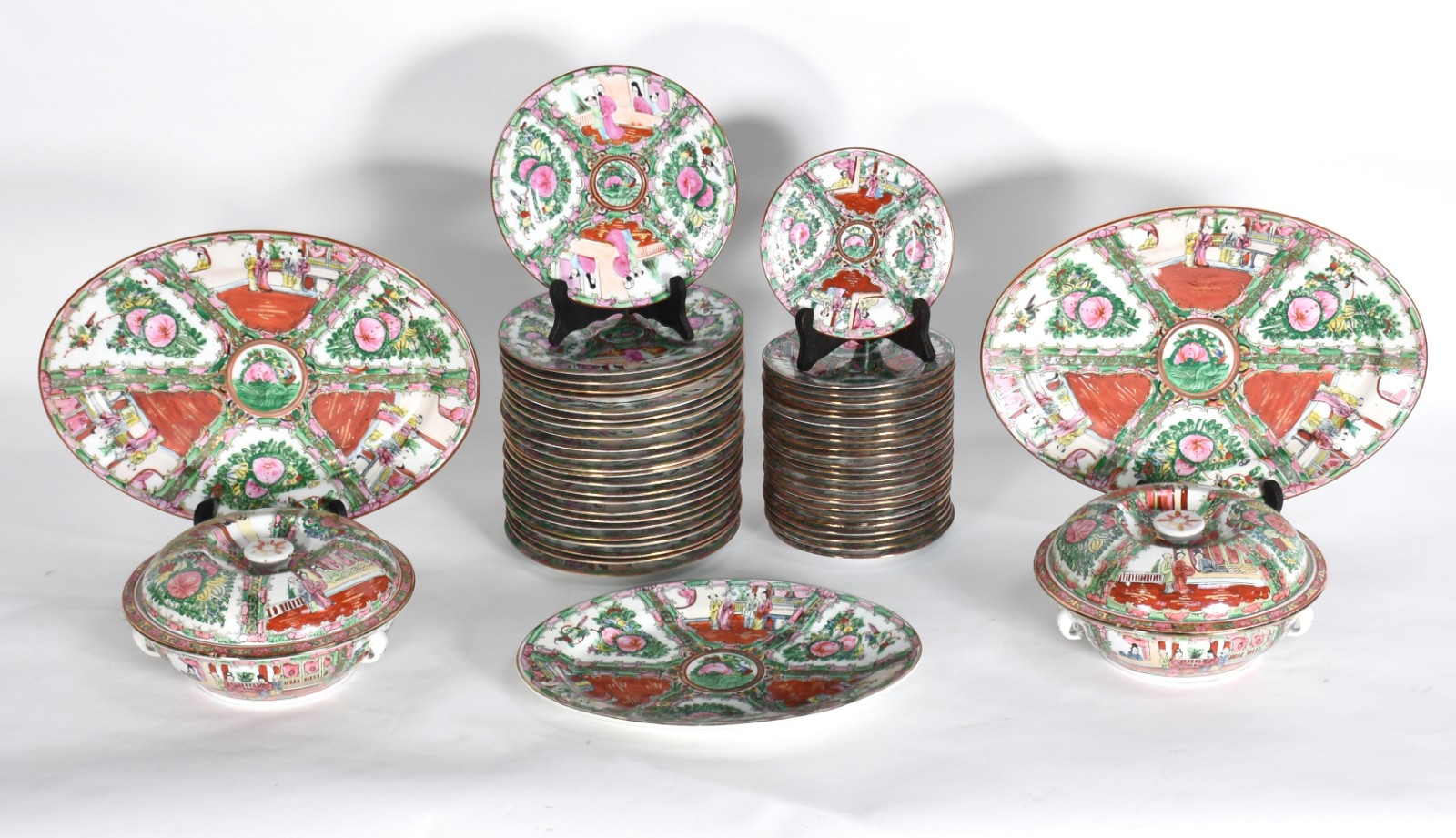 Serviço de porcelana oriental composto de: 12 pratos rasos, 12 pratos... - foto 2 de 8