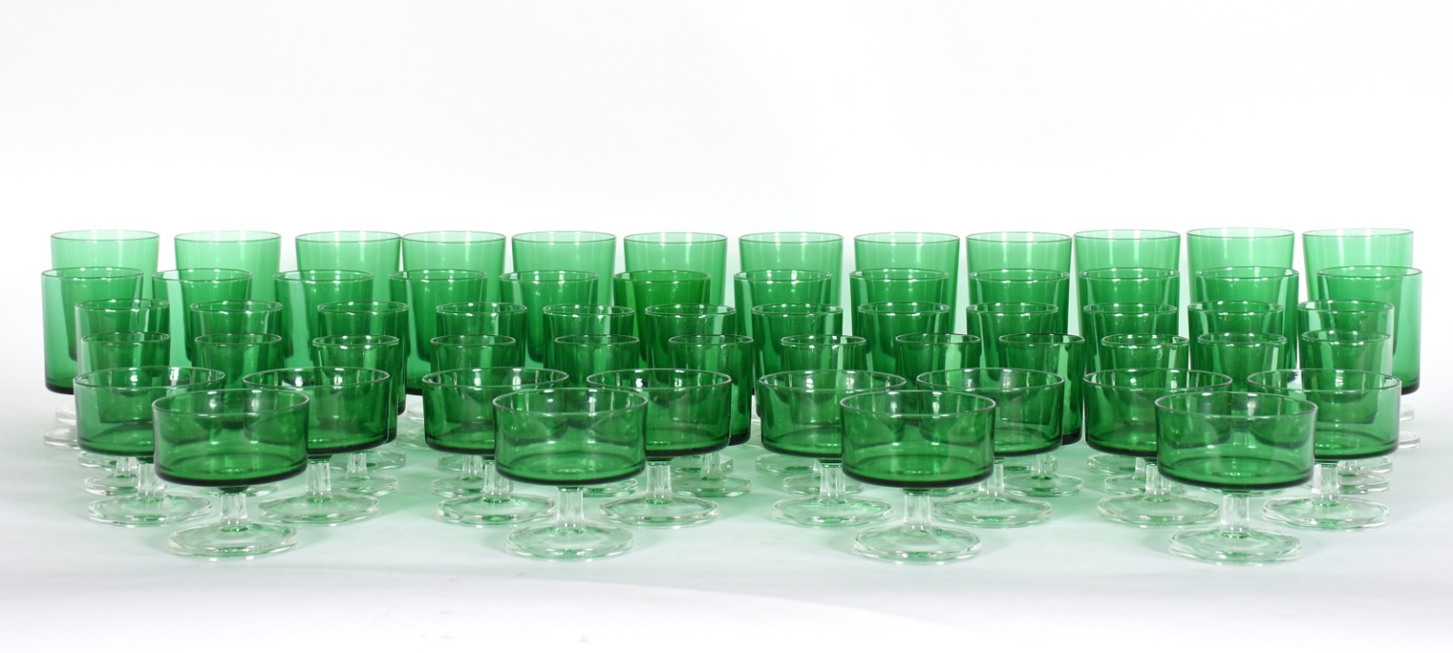 Serviço de copos de vidro francês na cor verde composto de: 12 para... - foto 2 de 4
