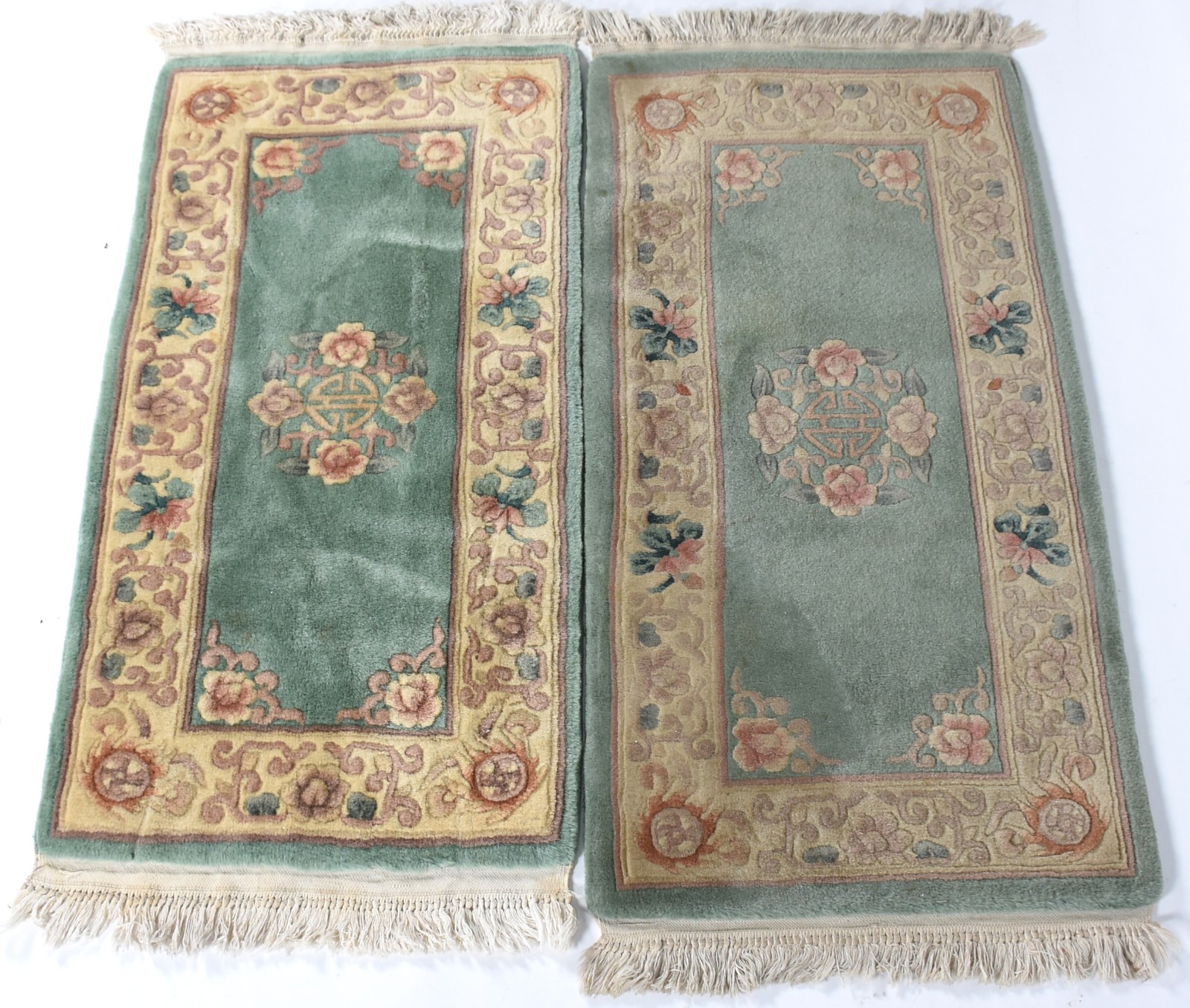 Par de tapetes chineses, com mancha. - foto 1 de 2