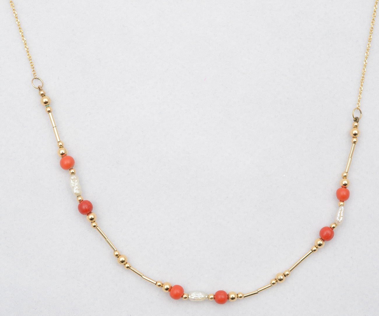 Colar de ouro amarelo 18k coral com pérolas barrocas peso: 3,1 g - foto 1 de 2