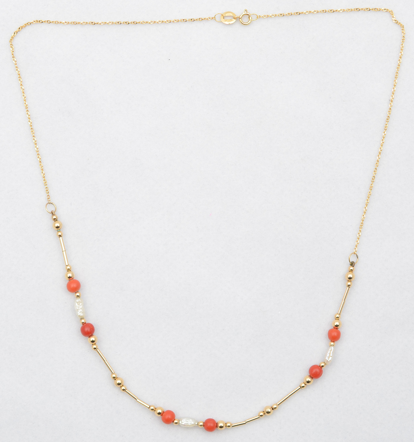 Colar de ouro amarelo 18k coral com pérolas barrocas peso: 3,1 g - foto 2 de 2