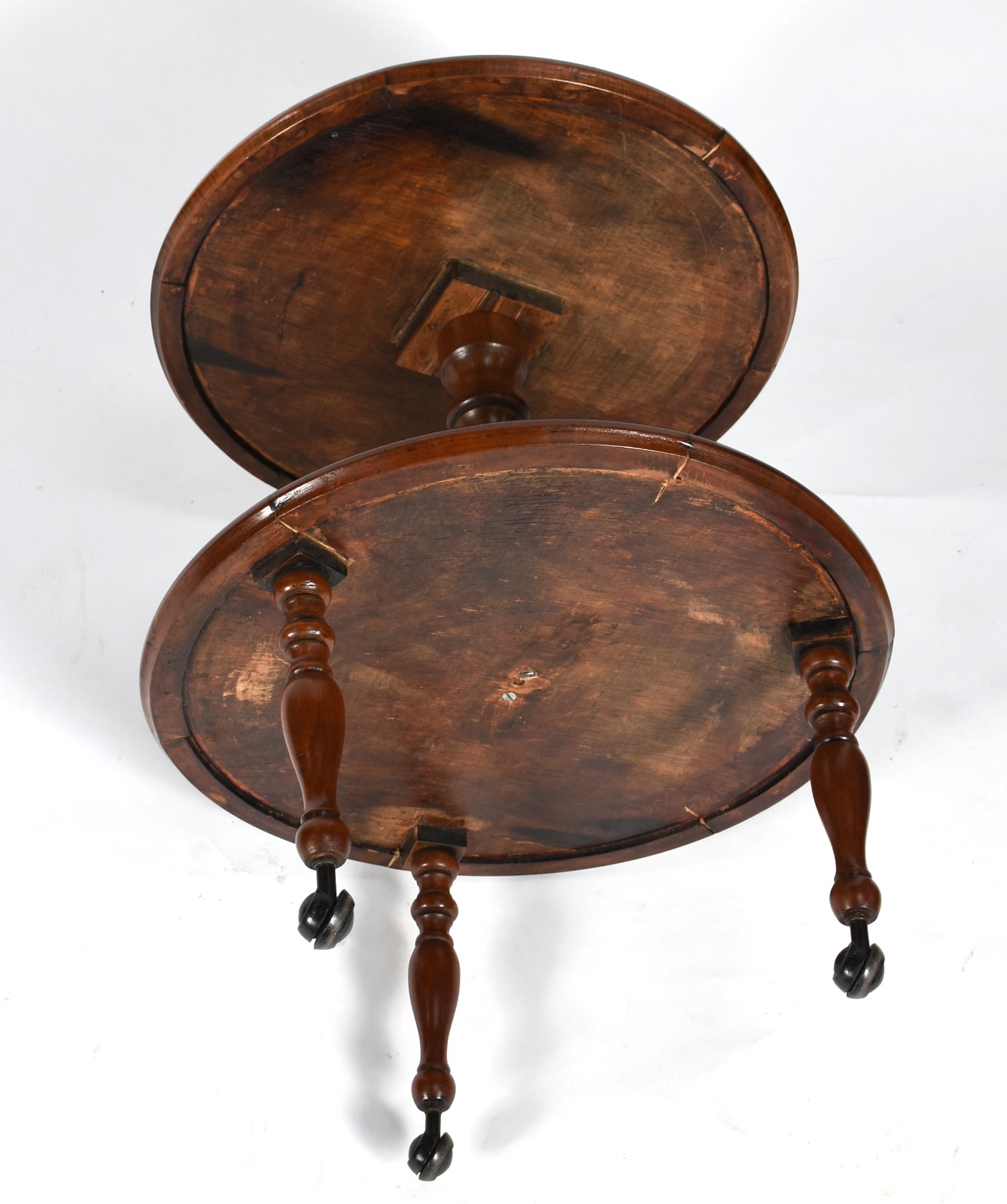 Mesa auxiliar de madeira nobre, dita "cake table", dois platôs, sobre... - foto 4 de 4