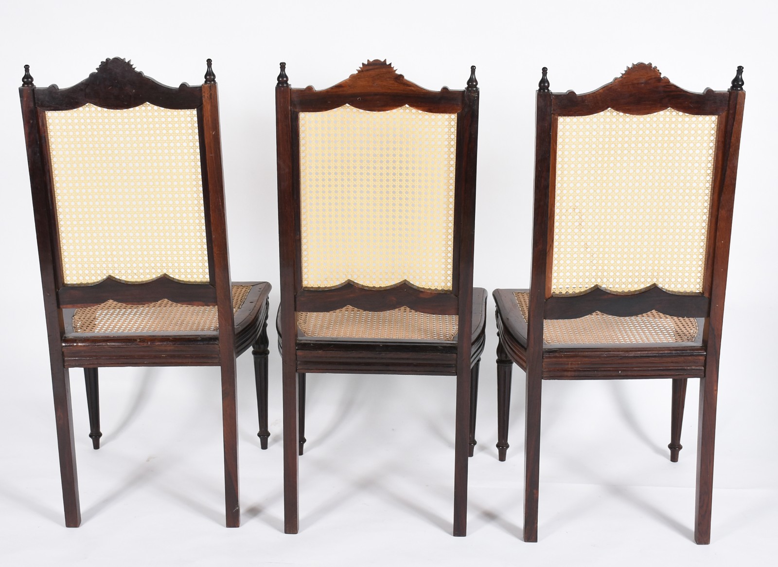 Mesa de jantar com 6 cadeiras com encosto e assento de palhinha... - foto 7 de 10