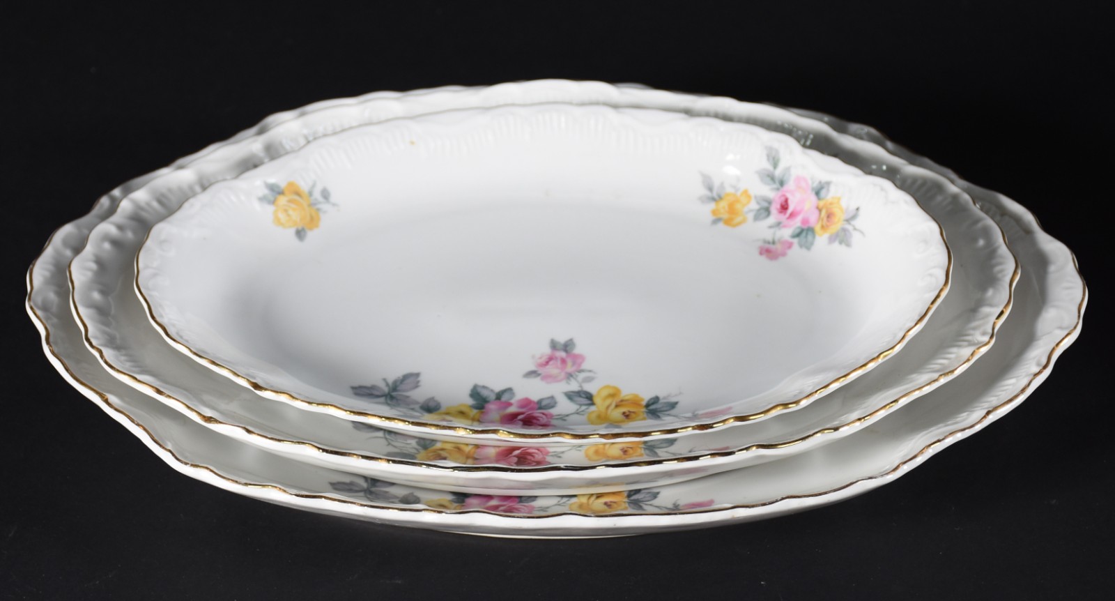 Aparelho de jantar de porcelana tcheca, decoração floral em... - foto 2 de 3