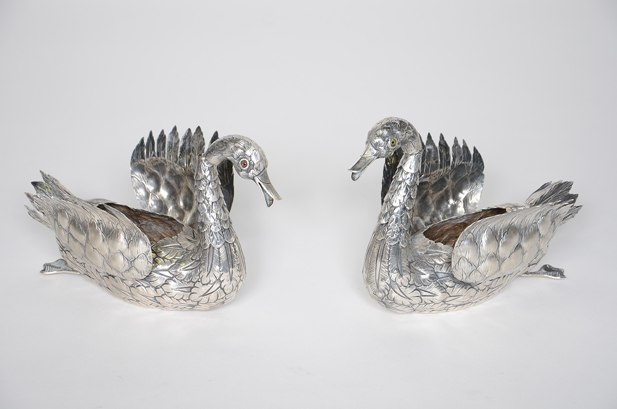 Par de floreiras em forma de cisnes de prata portuguesa, contraste... - foto 2 de 2