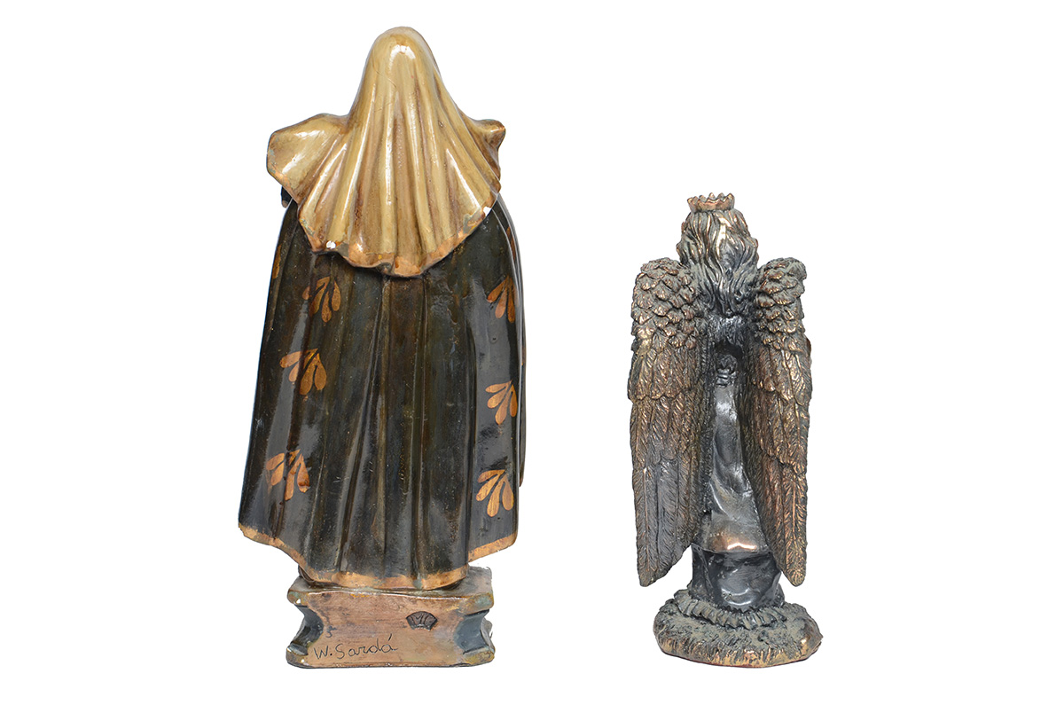 Duas imagens de gesso policromado, sendo Santo e anjo. Altura 32 cm e... - foto 2 de 2
