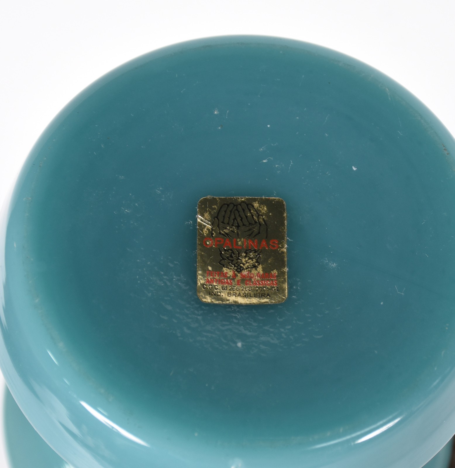 Três peças, sendo abatjour de opalina rosa, vaso de opalina azul (com... - foto 3 de 6