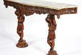 Console de madeira, base com figuras femininas ... - Console de madeira, base com figuras femininas e tampo de mármore.