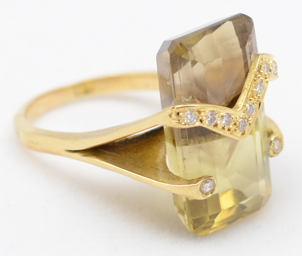 Anel de ouro 18 k, topázio de aprox. 12 ct. e brilhantes aro: 17,5 - foto 1 de 2