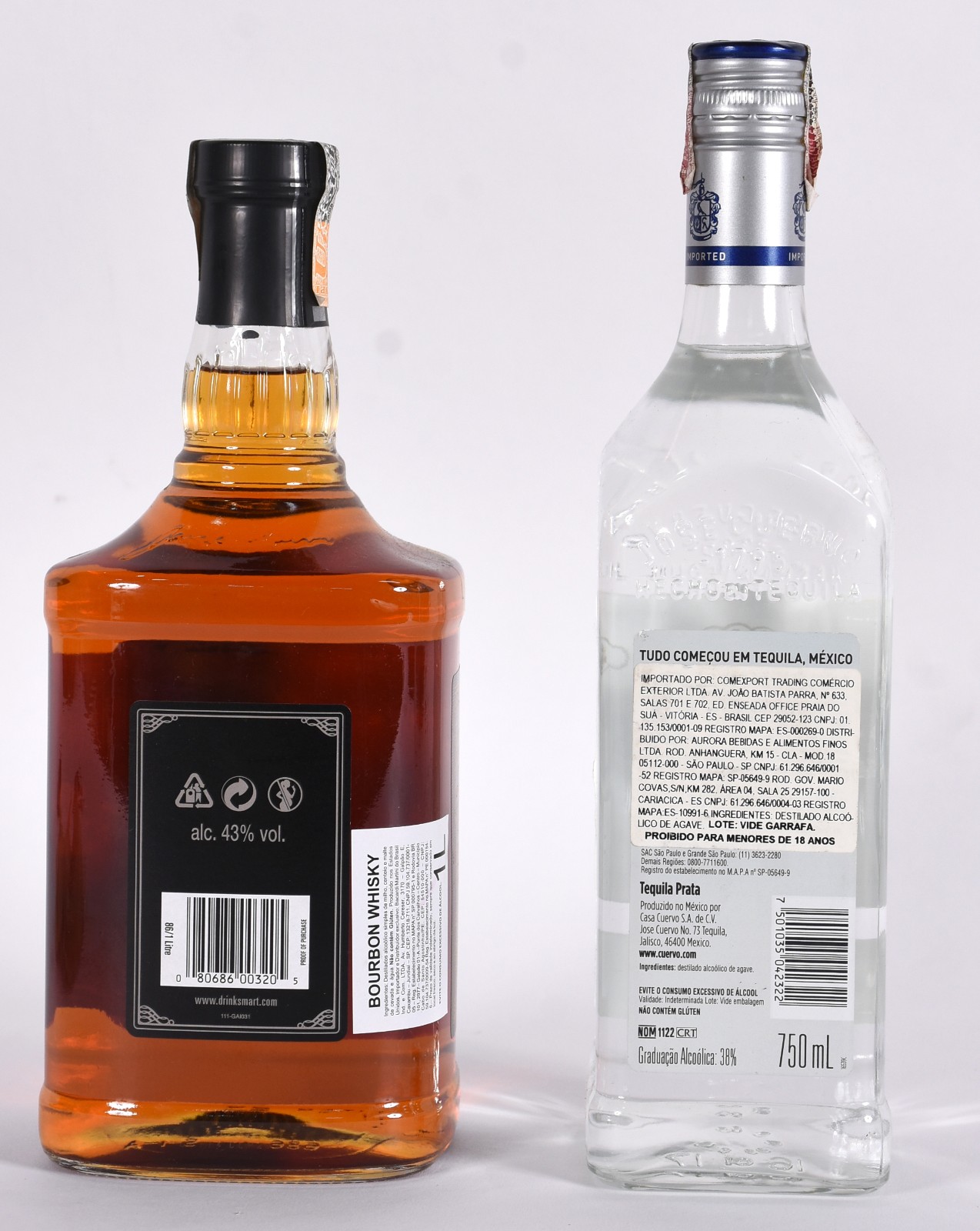 Duas garrafas de bebidas sendo uma de whisky Jim Beam e tequila José... - foto 2 de 2