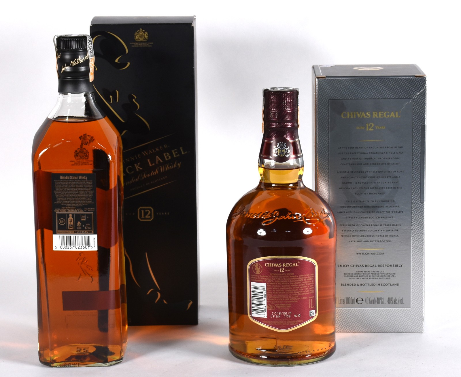 Duas garrafas de whisky, sendo Black Label e Chivas 12 anos. - foto 2 de 3