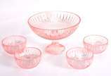 Saladeira em demi cristal lapidada na cor rosa ... - Saladeira em demi cristal lapidada na cor rosa com 4 bowls.