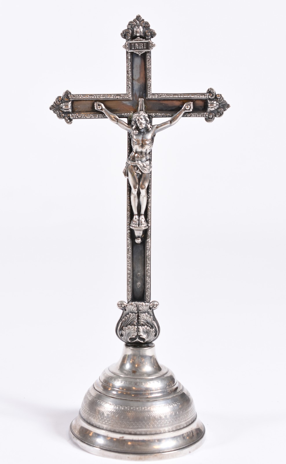 Crucifixo com figura de Cristo de prata contraste 10 Dinheiros. - foto 1 de 7