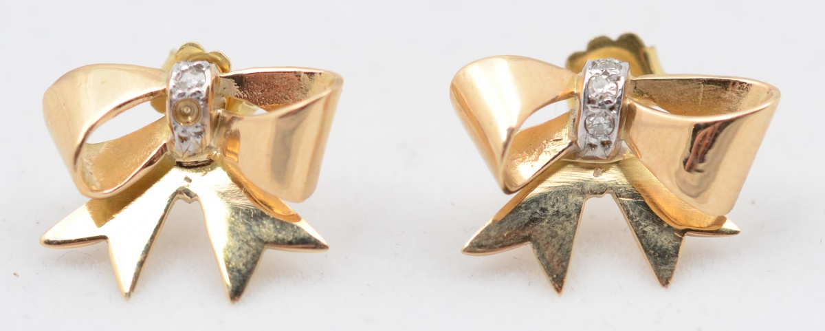 Par de brincos de ouro amarelo 18 k 750 em forma de laços com...