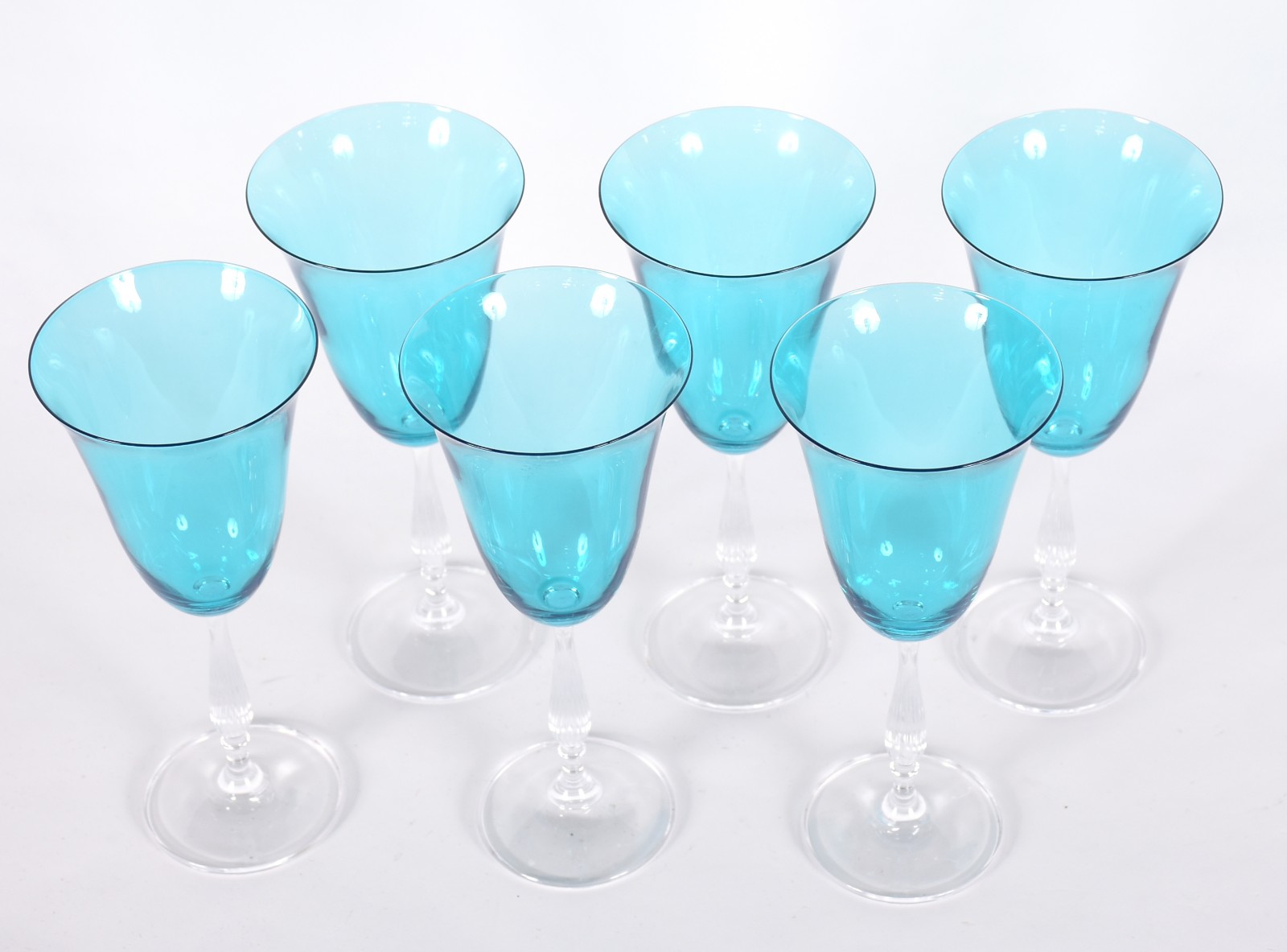Seis taças de cristal para vinho na cor turquesa. - foto 2 de 2
