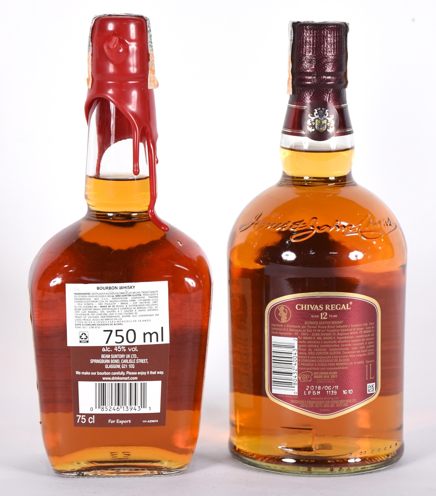 Duas garrafas, sendo Chivas 12 anos e Makers Mark. - foto 2 de 2