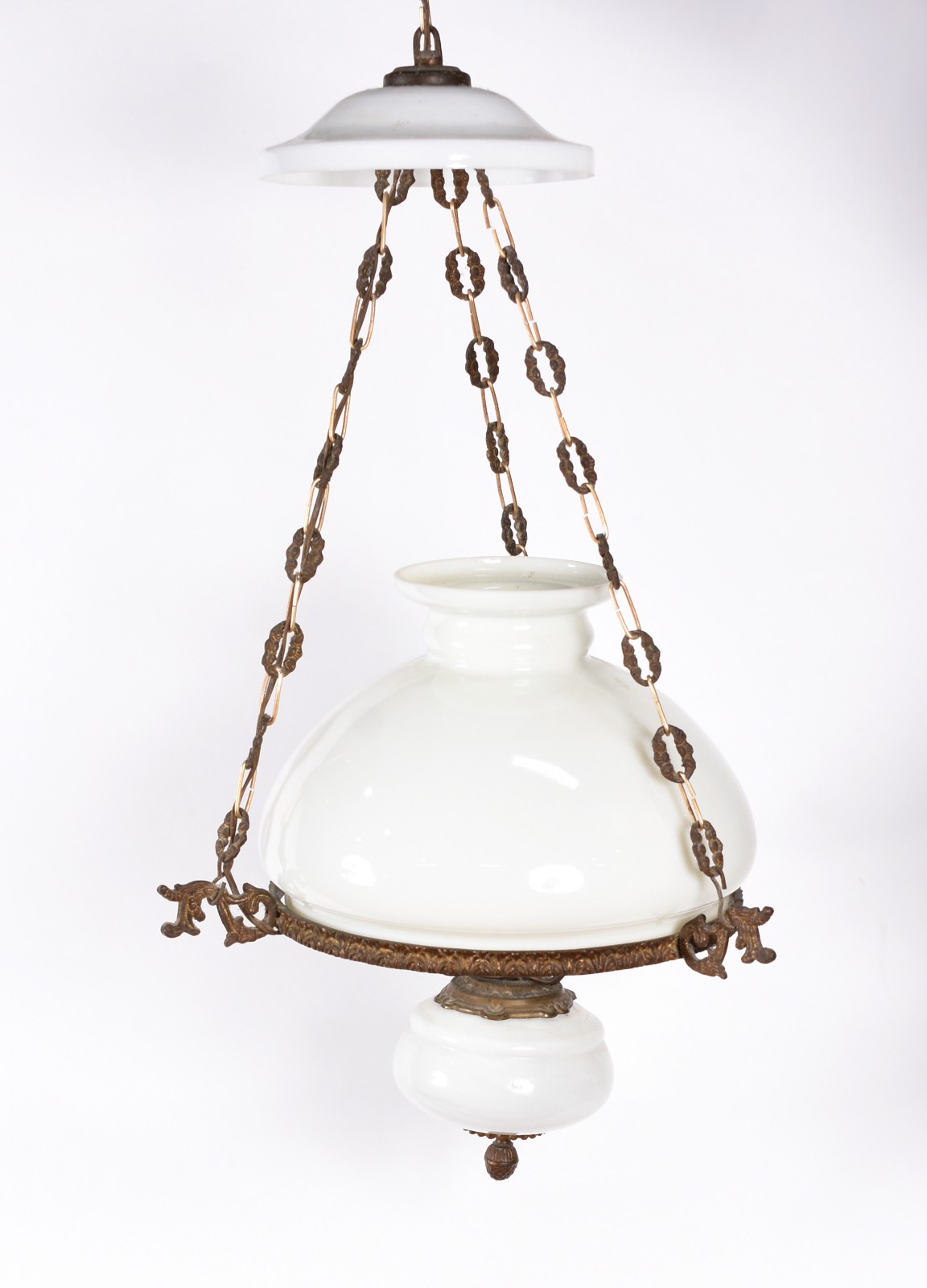 Lustre de metal com cúpula de opalina. - foto 1 de 2