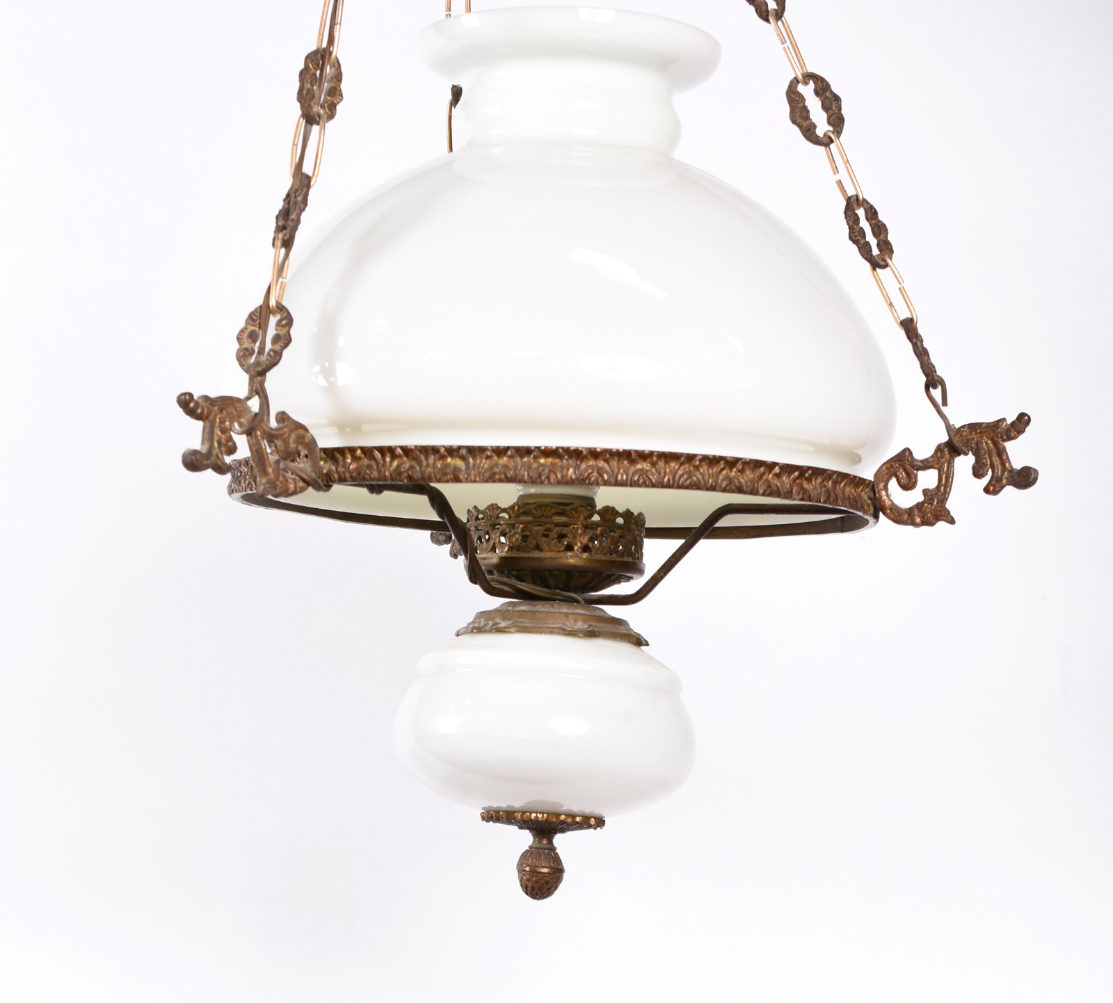 Lustre de metal com cúpula de opalina. - foto 2 de 2