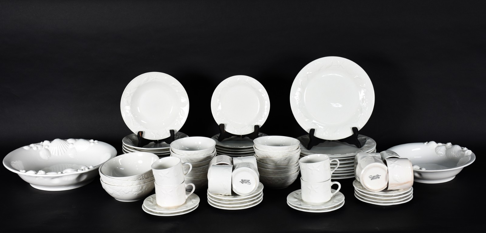 Aparelho de porcelana oriental branca com conchas em relevo na borda... - foto 2 de 5
