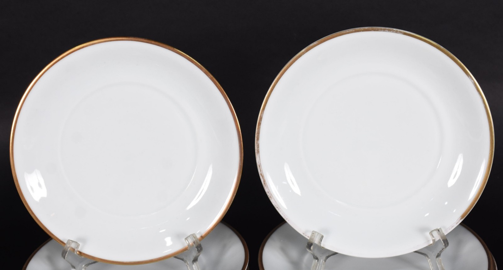 Doze taças para consomé com 8 pires de porcelana Renner. - foto 2 de 5