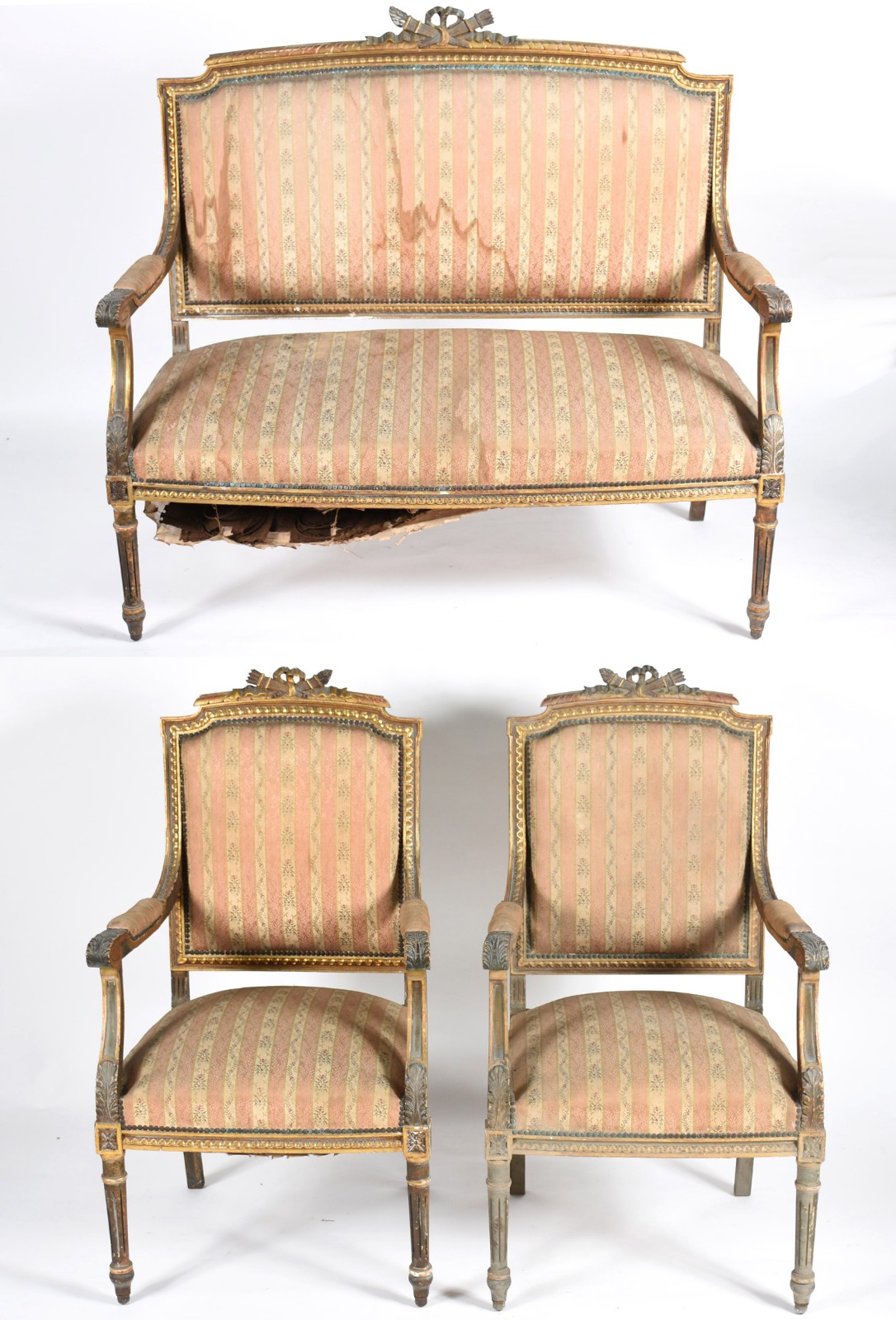 Conjunto de sofá e par de poltronas, estilo frances, de madeira nobre... - foto 1 de 6