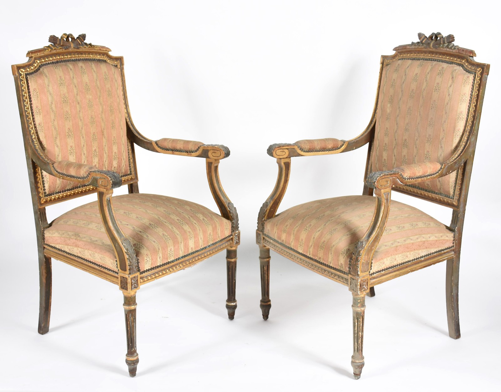 Conjunto de sofá e par de poltronas, estilo frances, de madeira nobre... - foto 2 de 6