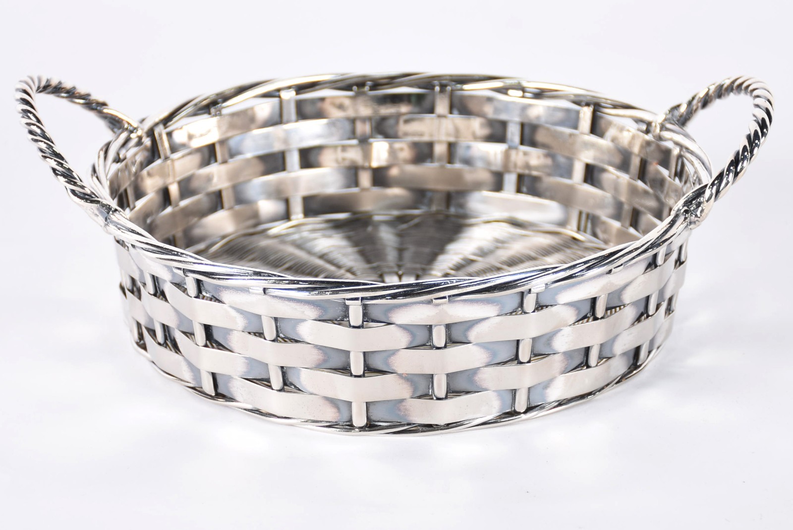 Cesta para pão de metal prateado feitio trançado. - foto 1 de 4