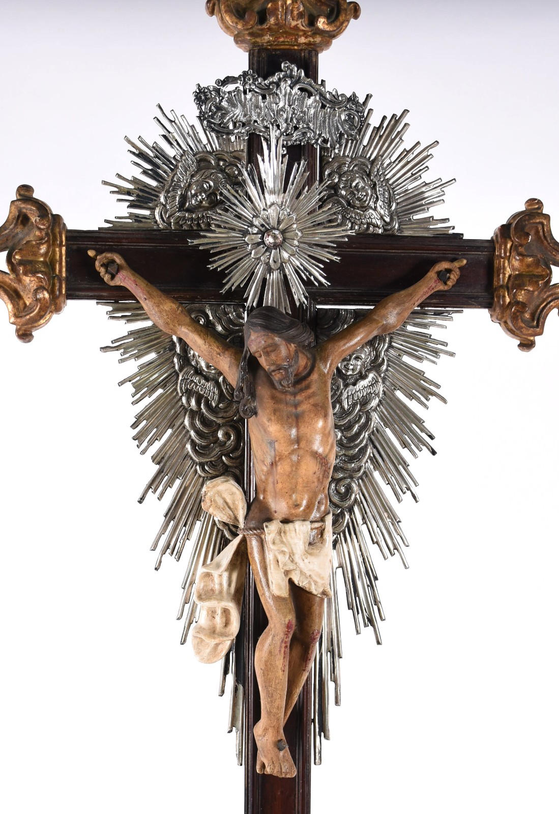 Belíssimo Crucifixo de madeira nobre com figura de Cristo ricamente... - foto 3 de 4