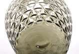 Vaso de vidro decorativo na cor cinza, bocal de... - Vaso de vidro decorativo na cor cinza, bocal de metal dourado.