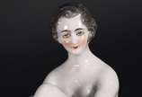 Estatueta de porcelana representando figura fem... - Estatueta de porcelana representando figura feminina