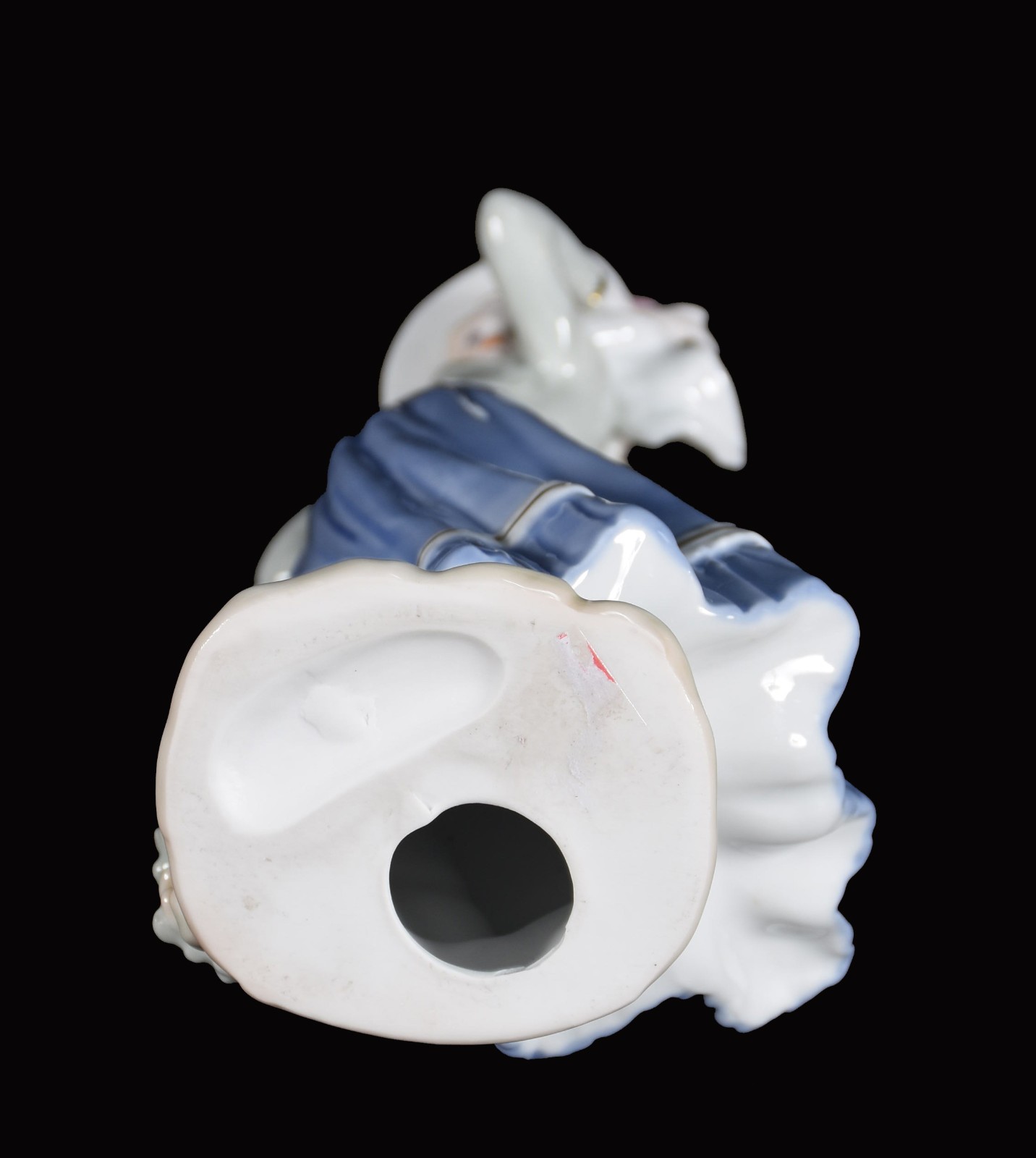 Escultura de porcelana representando dama. - foto 4 de 4