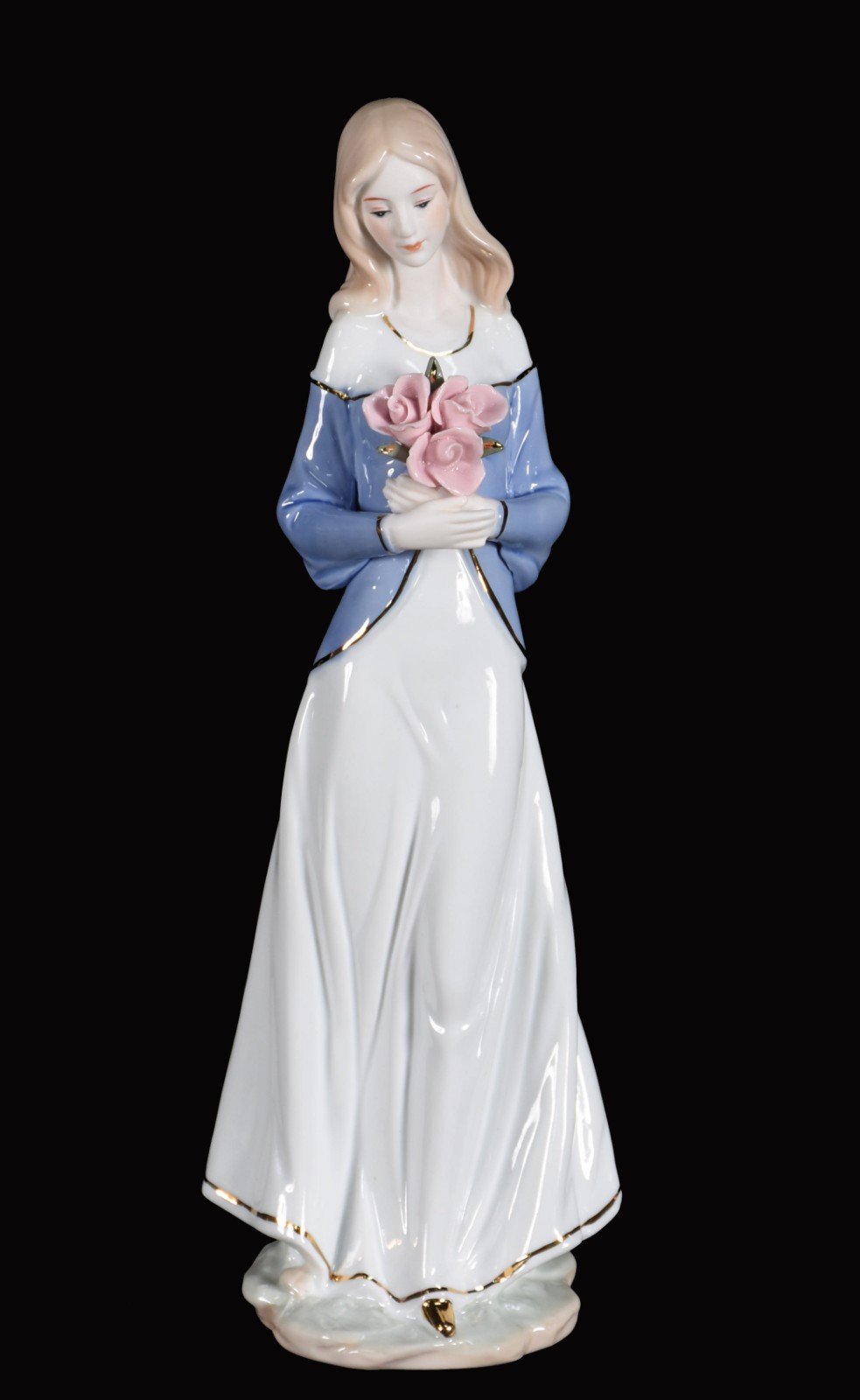 Escultura de porcelana representando dama com rosas. - foto 1 de 4