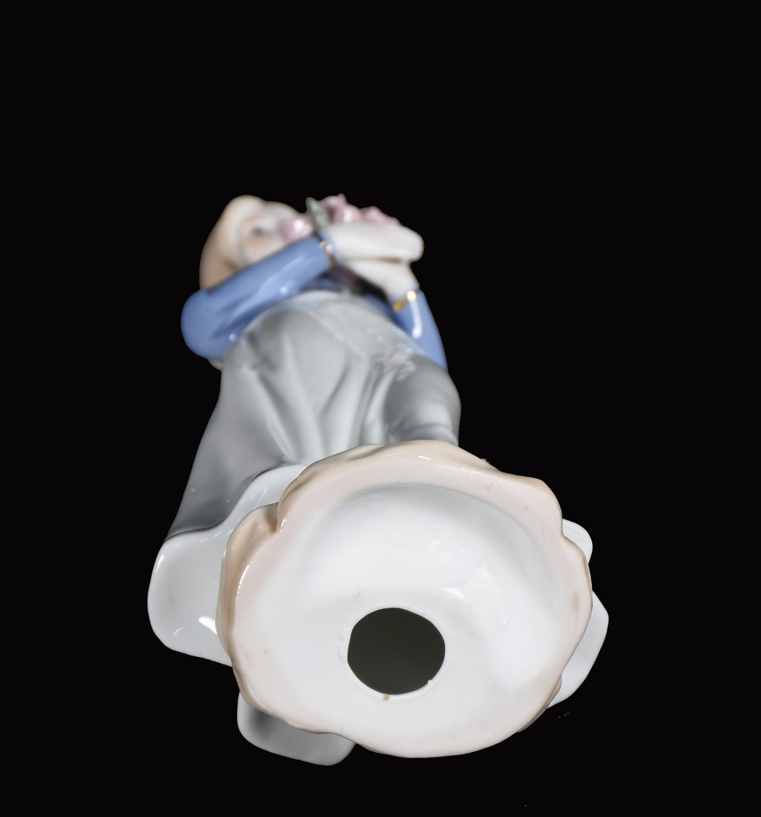 Escultura de porcelana representando dama com rosas. - foto 4 de 4