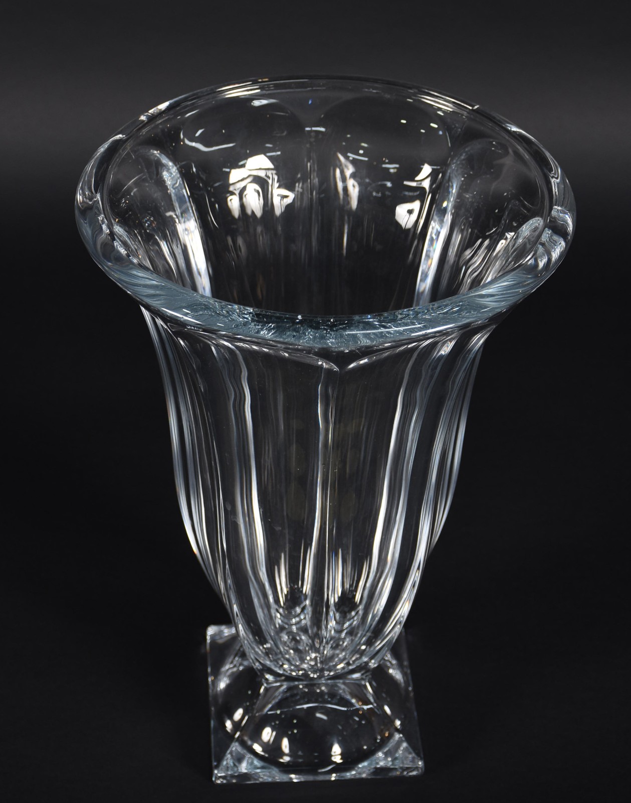 Vaso em bloco de cristal europeu facetado. - foto 1 de 3
