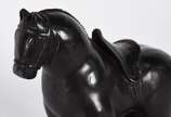 Botero (1932), Cavalo - Escultura de bronze com base de mármore representando cavalo, reprodução autorizada, assinada.