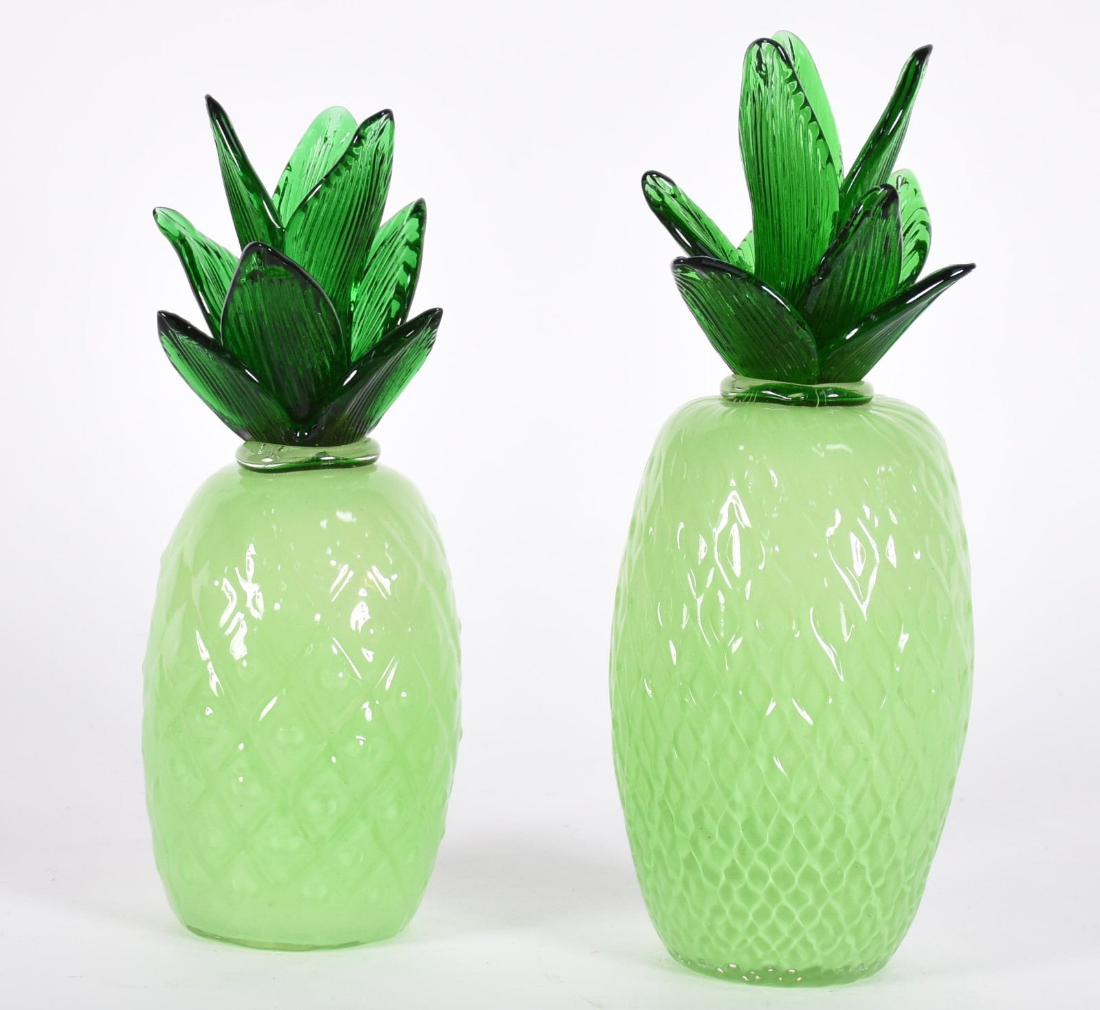 Dois abacaxis de vidro decorativo (tamanhos diferentes). - foto 1 de 3