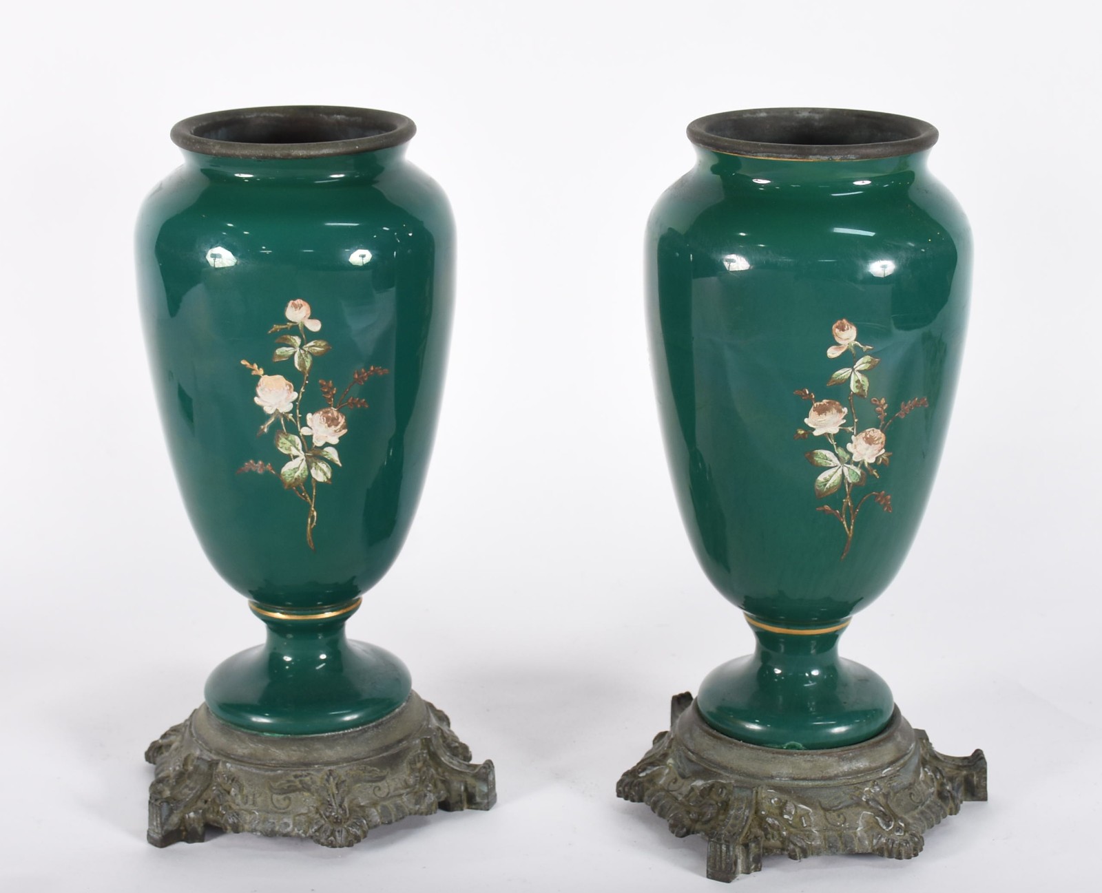 Par de antigos vasos de porcelana verde decorados com cenas... - foto 3 de 6