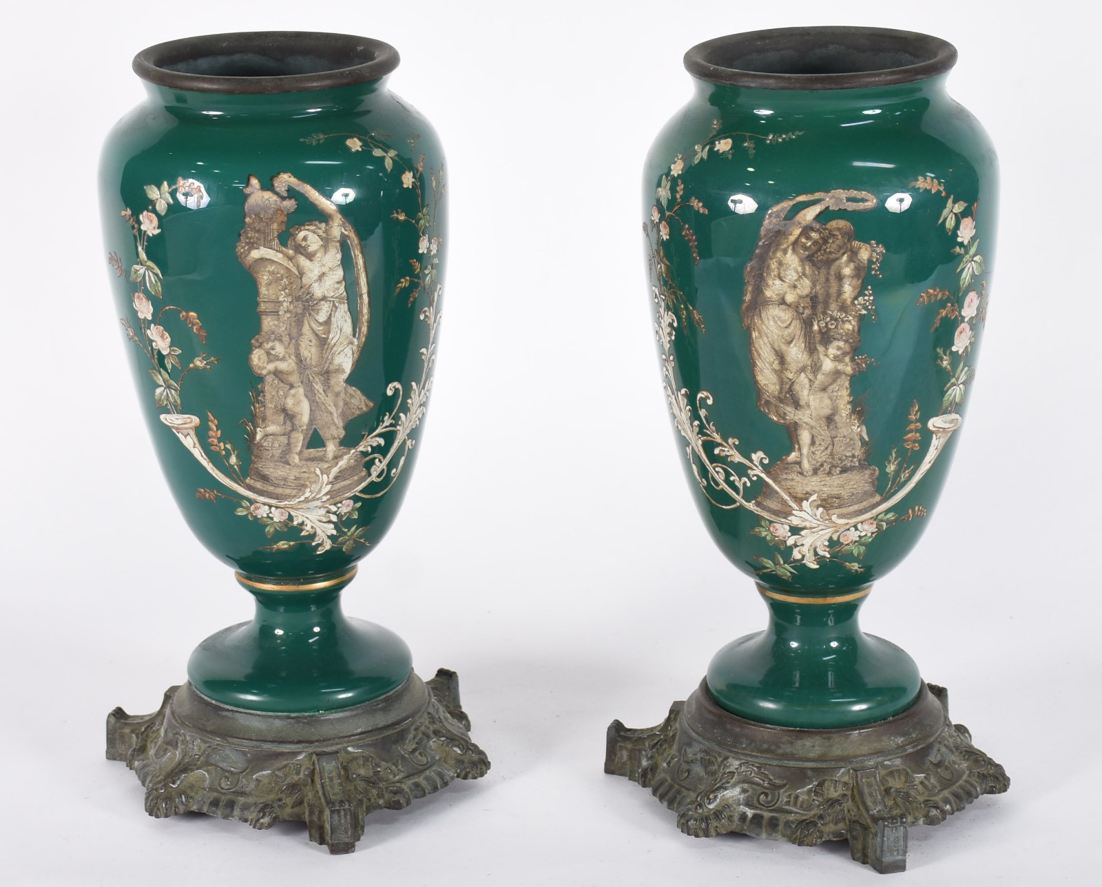 Par de antigos vasos de porcelana verde decorados com cenas... - foto 4 de 6
