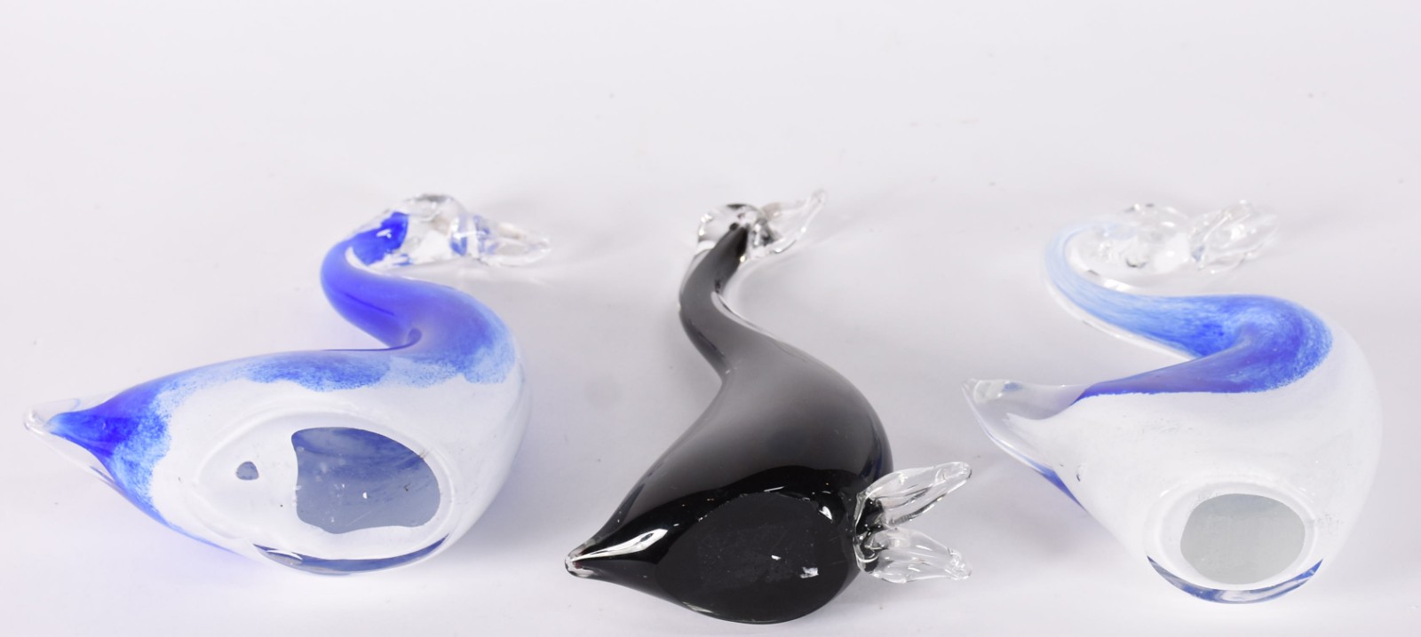 Três peças de vidro decorativo representando cisnes e pato. - foto 4 de 4