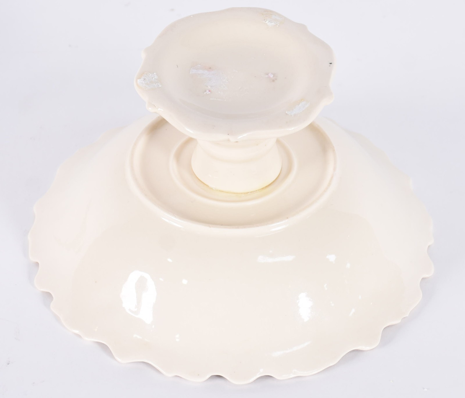 Fruteira de porcelana na cor bege com flores em policromia. - foto 4 de 4