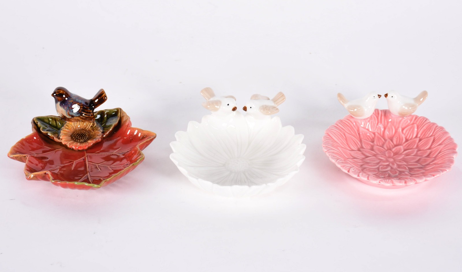 Três saboneteiras de porcelana feitio folha com pássaros nas cores... - foto 1 de 3