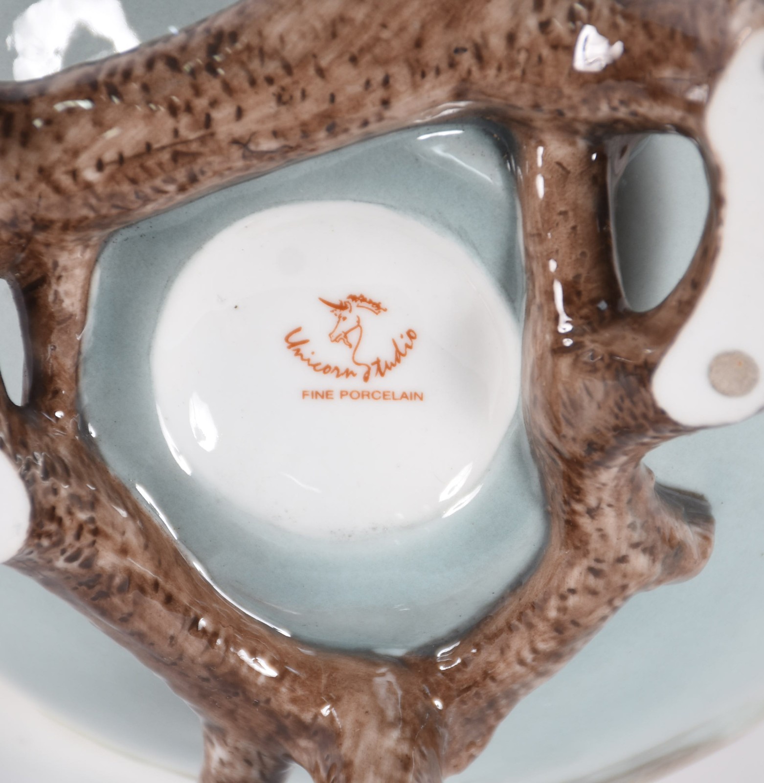 Vaso de porcelana com flores e pássaros em relevo e policromia. - foto 5 de 5