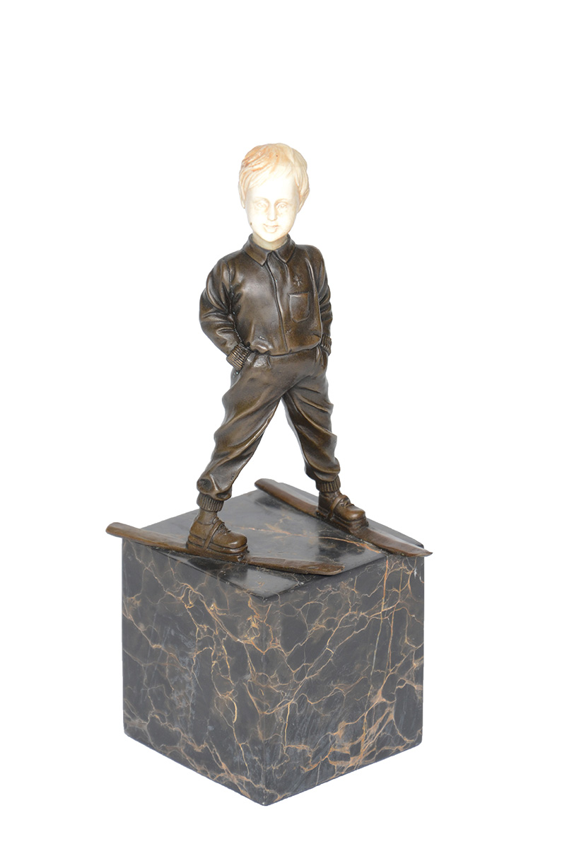 Escultura de bronze com rosto de marfim representando "Menino... - foto 1 de 2